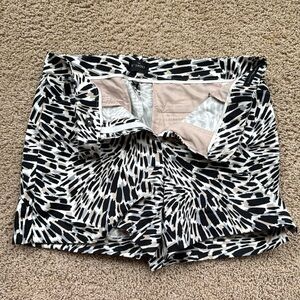 White House Black Market 5” Short size 8